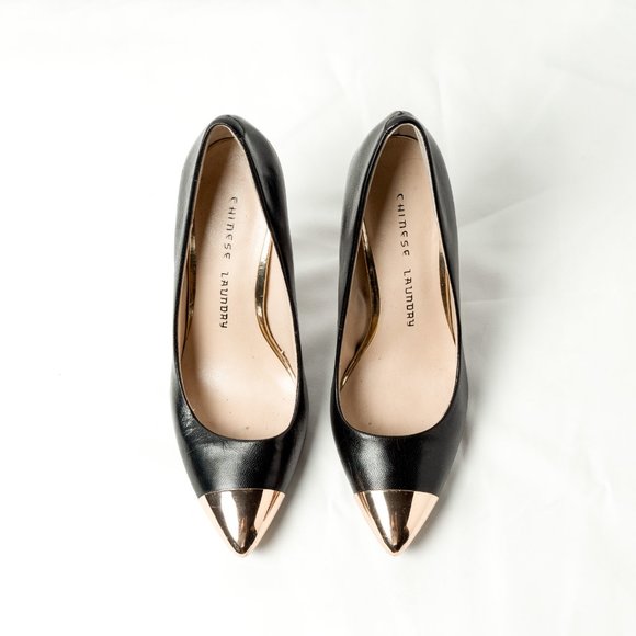 Chinese Laundry black and gold pumps. - Picture 1 of 3
